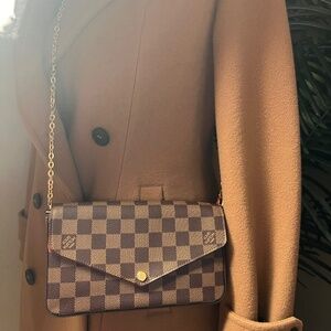 Louis Vuitton Damier Ebene Pochette Félicie